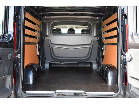 Renault Trafic 2.0 dCi 145 T29 L2H1 DC Black Edition Camera, Cruise, Clima, 145pk, Automaat, 2 x Schuifdeur, Trekhaak, Sensoren,