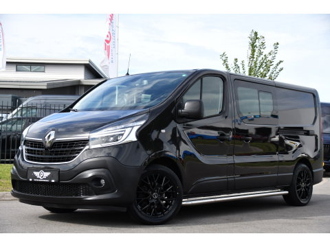 Renault Trafic 2.0 dCi 145 T29 L2H1 DC Black Edition Camera, Cruise, Clima, 145pk, Automaat, 2 x Schuifdeur, Trekhaak, Sensoren,