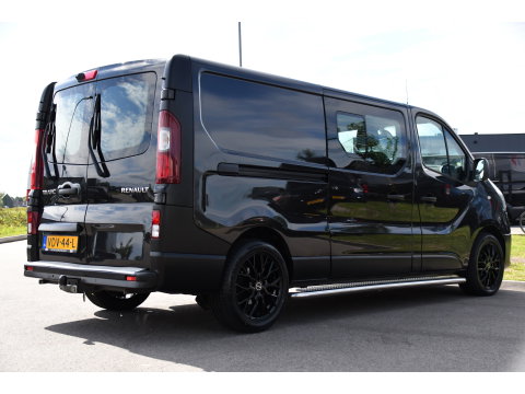 Renault Trafic 2.0 dCi 145 T29 L2H1 DC Black Edition Camera, Cruise, Clima, 145pk, Automaat, 2 x Schuifdeur, Trekhaak, Sensoren,