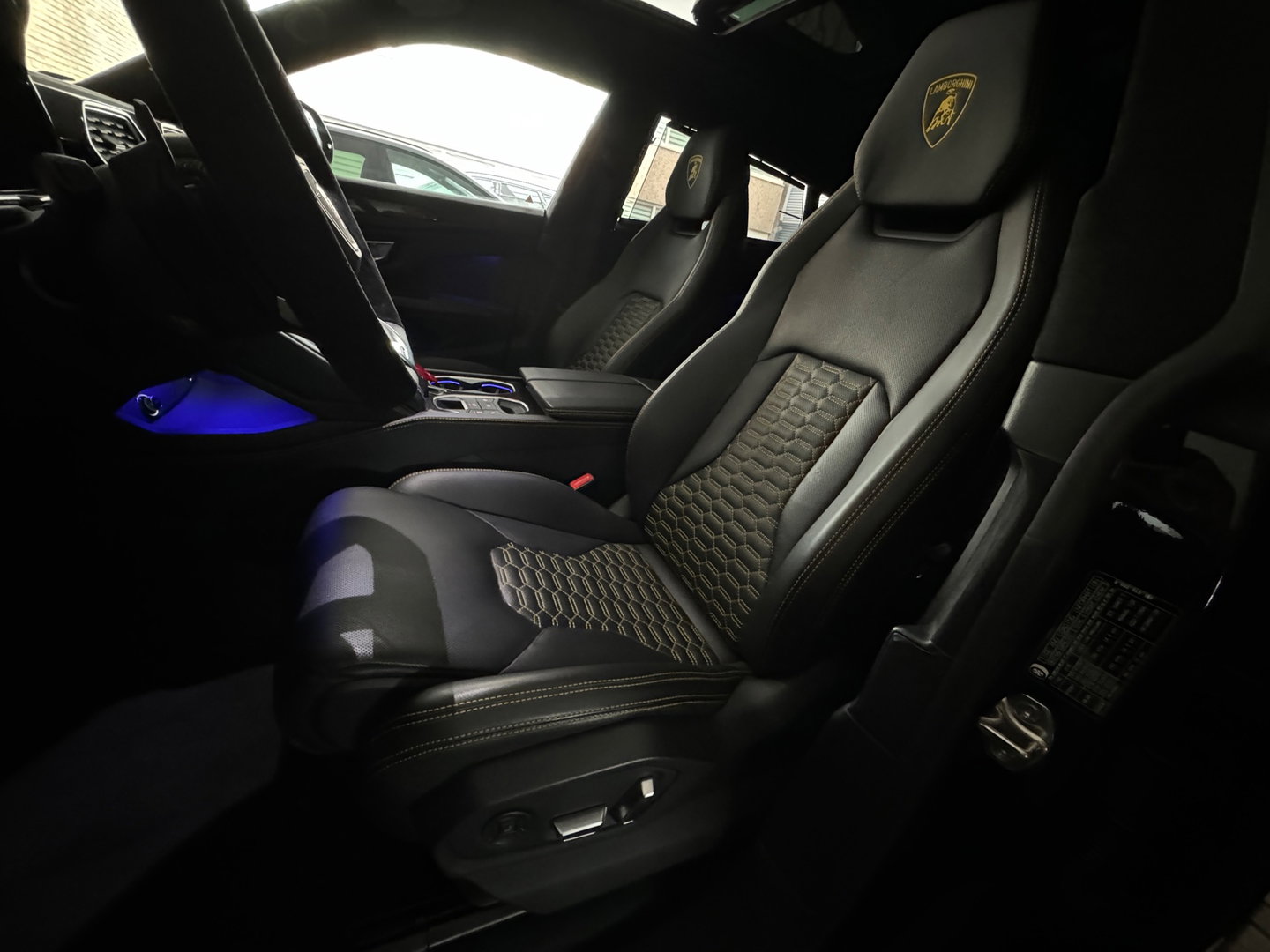 Lamborghini Urus 4.0 V8 Pano|Carbon|B&O 3D|Massage|Memory