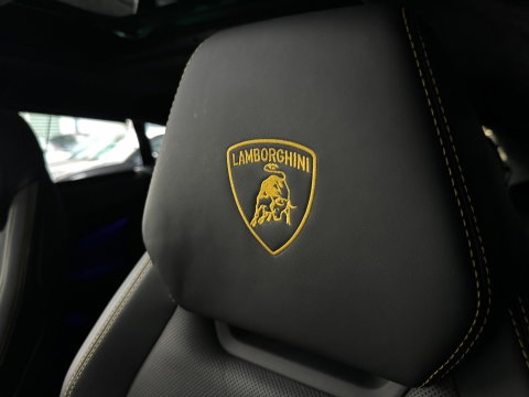 Lamborghini Urus 4.0 V8 Pano|Carbon|B&O 3D|Massage|Memory