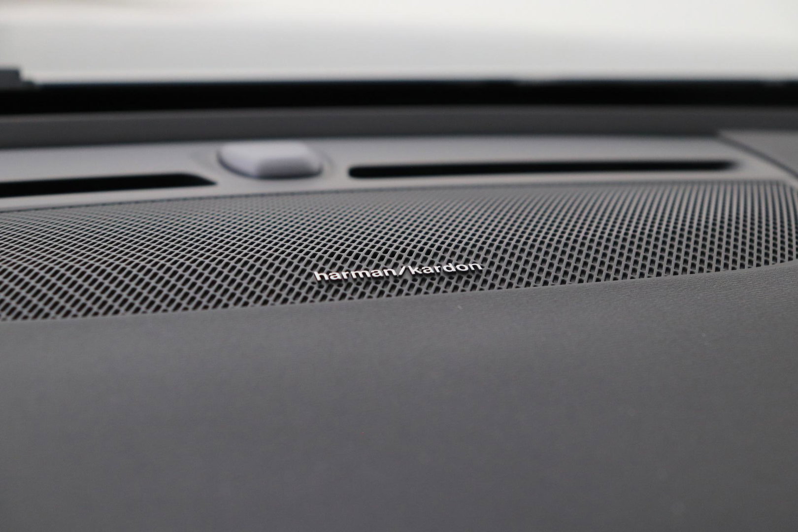 Volvo EX40 Single Motor Extended Range Plus | 82 kWh | ACC | Warmtepomp | Harman/Kardon | Camera | Stoel+Stuurverwarming | 19 Inch
