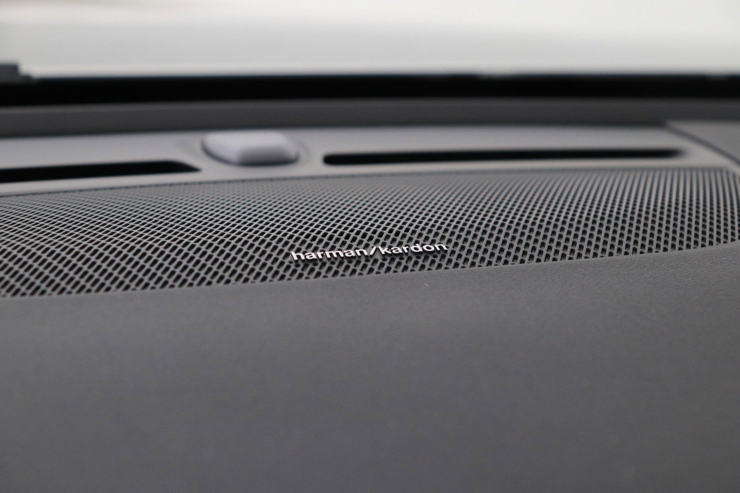 Volvo EX40 Single Motor Extended Range Plus | 82 kWh | ACC | Warmtepomp | Harman/Kardon | Camera | Stoel+Stuurverwarming | 19 Inch