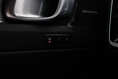 Volvo EX40 Single Motor Extended Range Plus | 82 kWh | ACC | Warmtepomp | Harman/Kardon | Camera | Stoel+Stuurverwarming | 19 Inch