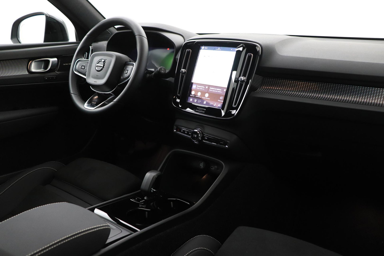 Volvo EX40 Single Motor Extended Range Plus | 82 kWh | ACC | Warmtepomp | Harman/Kardon | Camera | Stoel+Stuurverwarming | 19 Inch