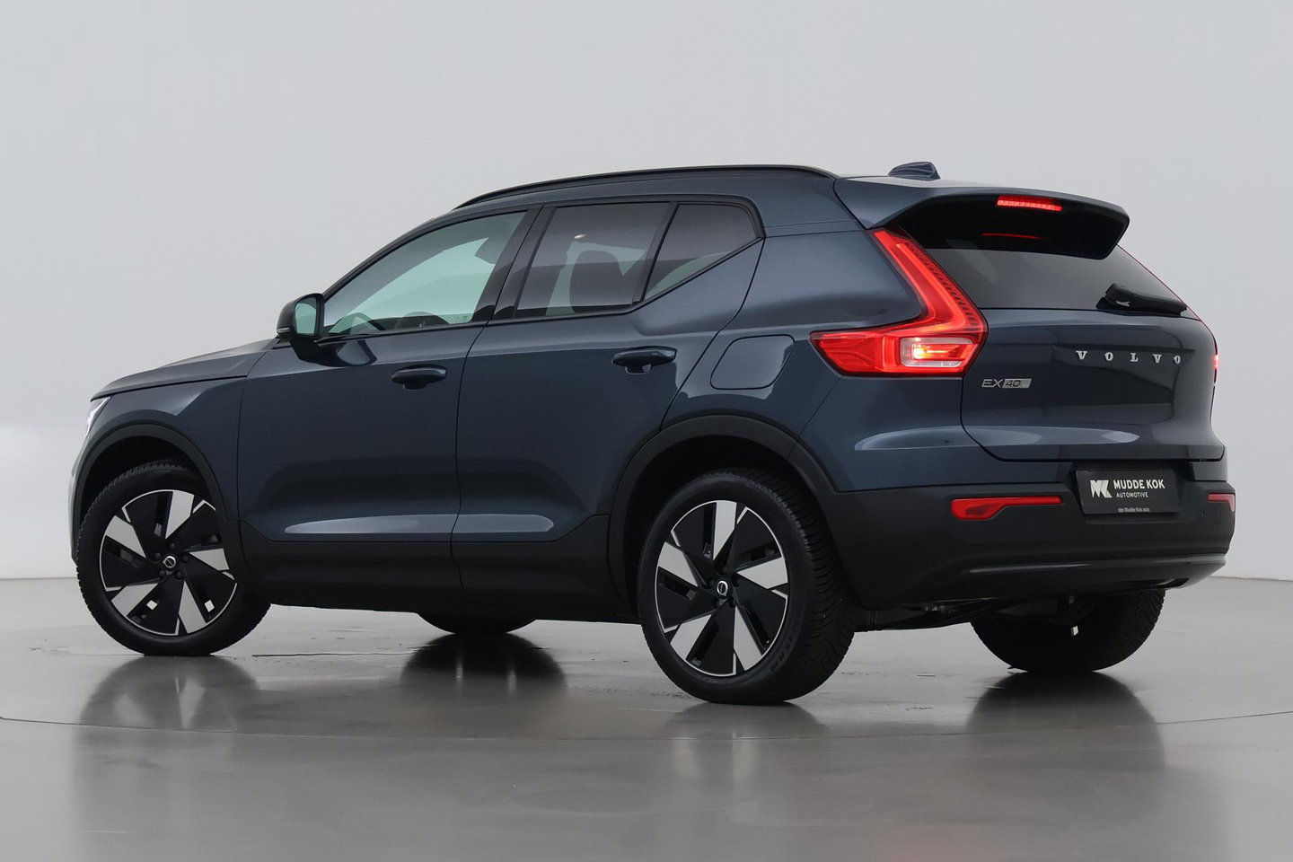 Volvo EX40 Single Motor Extended Range Plus | 82 kWh | ACC | Warmtepomp | Harman/Kardon | Camera | Stoel+Stuurverwarming | 19 Inch