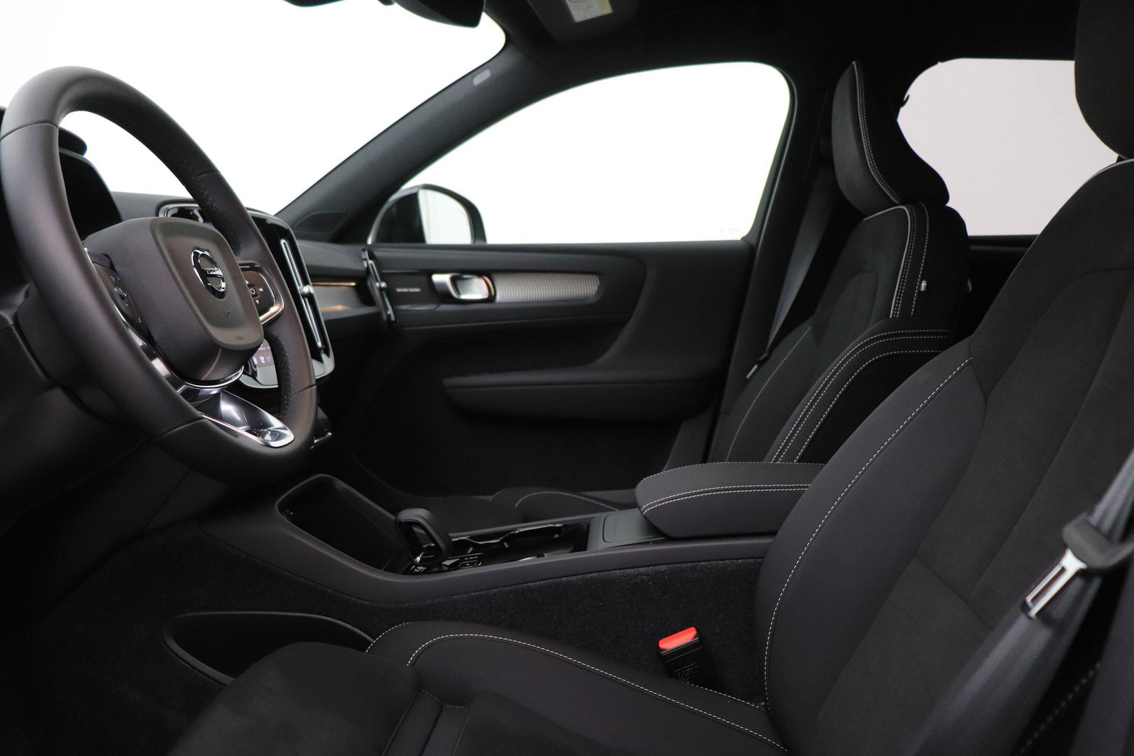 Volvo EX40 Single Motor Extended Range Plus | 82 kWh | ACC | Warmtepomp | Harman/Kardon | Camera | Stoel+Stuurverwarming | 19 Inch