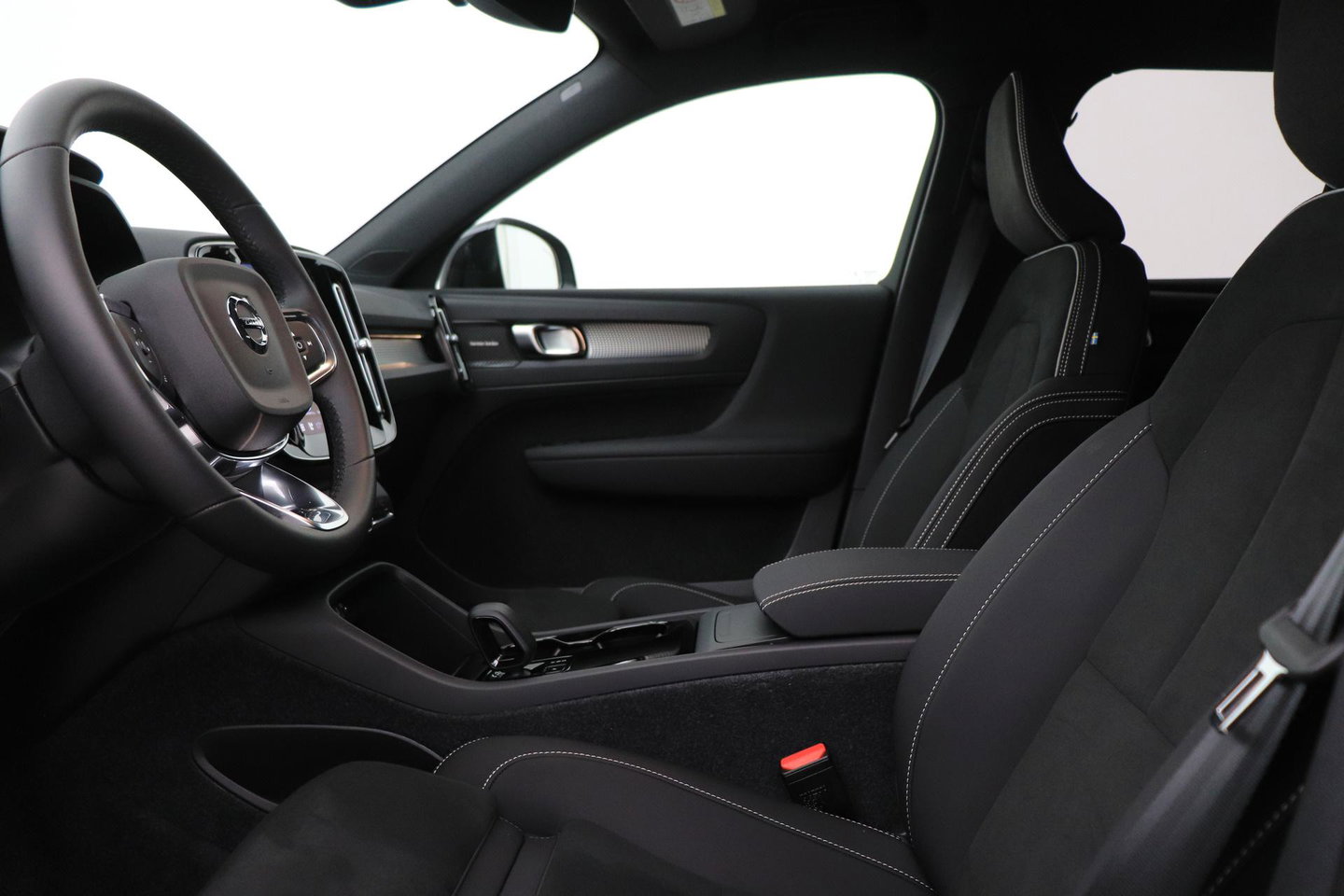 Volvo EX40 Single Motor Extended Range Plus | 82 kWh | ACC | Warmtepomp | Harman/Kardon | Camera | Stoel+Stuurverwarming | 19 Inch
