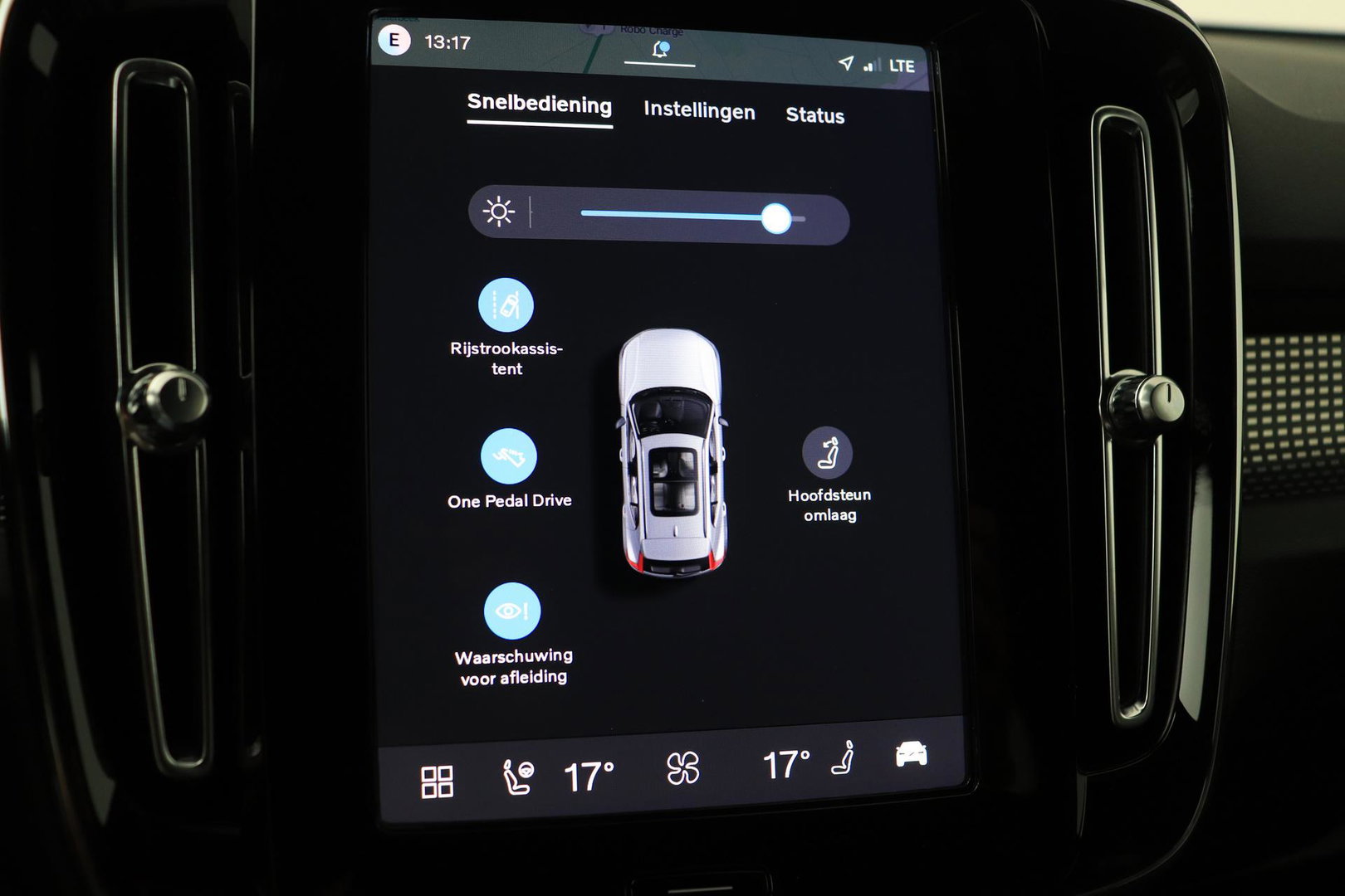 Volvo EX40 Single Motor Extended Range Plus | 82 kWh | ACC | Warmtepomp | Harman/Kardon | Camera | Stoel+Stuurverwarming | 19 Inch