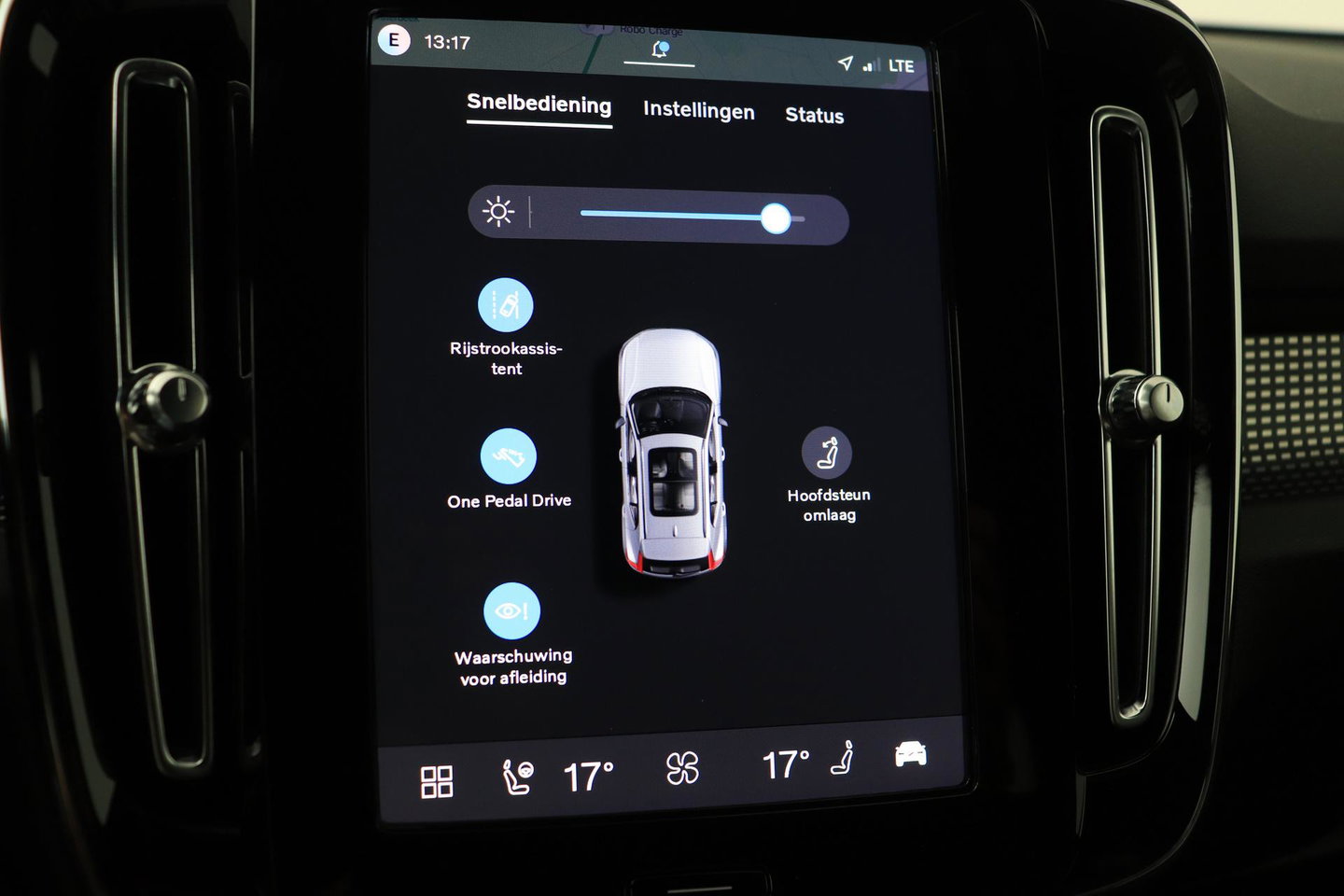 Volvo EX40 Single Motor Extended Range Plus | 82 kWh | ACC | Warmtepomp | Harman/Kardon | Camera | Stoel+Stuurverwarming | 19 Inch