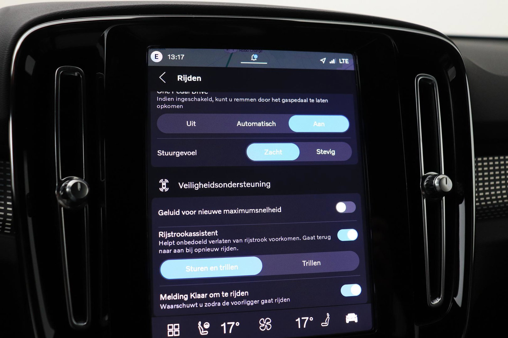 Volvo EX40 Single Motor Extended Range Plus | 82 kWh | ACC | Warmtepomp | Harman/Kardon | Camera | Stoel+Stuurverwarming | 19 Inch