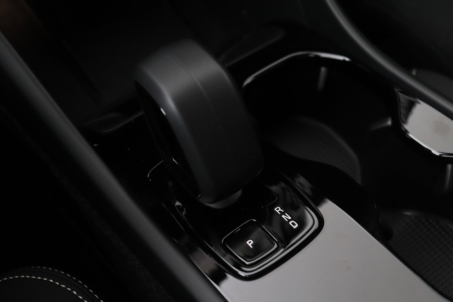 Volvo EX40 Single Motor Extended Range Plus | 82 kWh | ACC | Warmtepomp | Harman/Kardon | Camera | Stoel+Stuurverwarming | 19 Inch