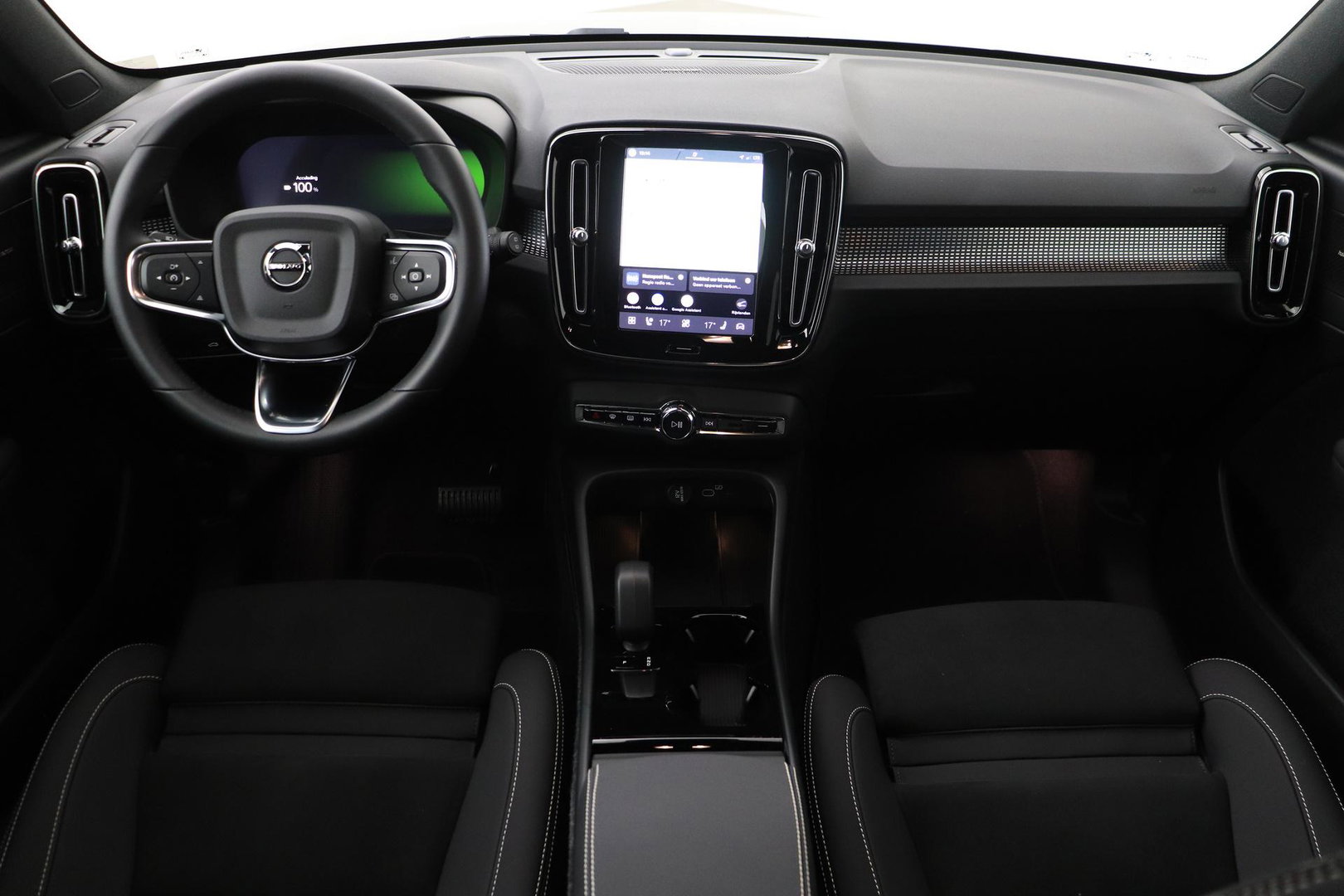 Volvo EX40 Single Motor Extended Range Plus | 82 kWh | ACC | Warmtepomp | Harman/Kardon | Camera | Stoel+Stuurverwarming | 19 Inch