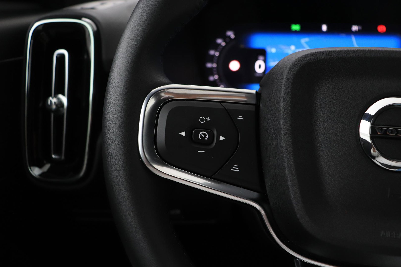 Volvo EX40 Single Motor Extended Range Plus | 82 kWh | ACC | Warmtepomp | Harman/Kardon | Camera | Stoel+Stuurverwarming | 19 Inch