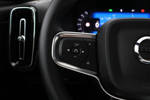 Volvo EX40 Single Motor Extended Range Plus | 82 kWh | ACC | Warmtepomp | Harman/Kardon | Camera | Stoel+Stuurverwarming | 19 Inch