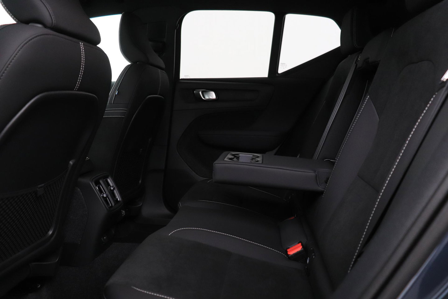 Volvo EX40 Single Motor Extended Range Plus | 82 kWh | ACC | Warmtepomp | Harman/Kardon | Camera | Stoel+Stuurverwarming | 19 Inch
