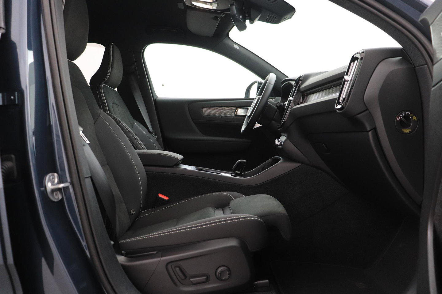 Volvo EX40 Single Motor Extended Range Plus | 82 kWh | ACC | Warmtepomp | Harman/Kardon | Camera | Stoel+Stuurverwarming | 19 Inch