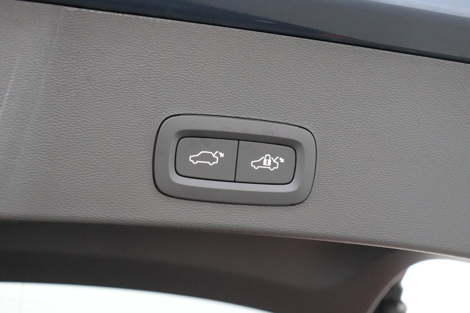 Volvo EX40 Single Motor Extended Range Plus | 82 kWh | ACC | Warmtepomp | Harman/Kardon | Camera | Stoel+Stuurverwarming | 19 Inch