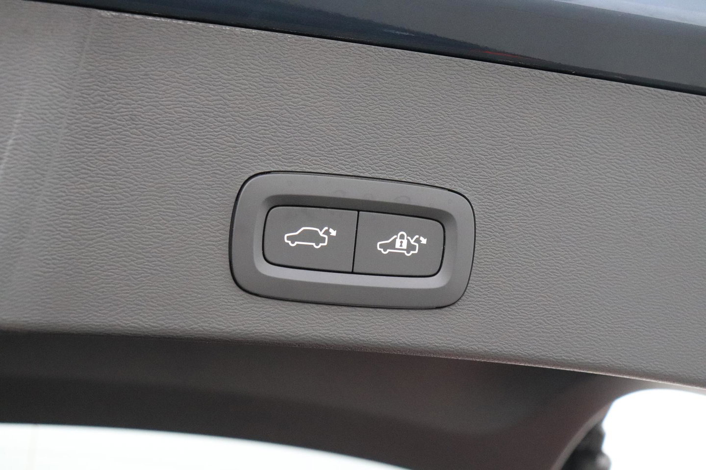 Volvo EX40 Single Motor Extended Range Plus | 82 kWh | ACC | Warmtepomp | Harman/Kardon | Camera | Stoel+Stuurverwarming | 19 Inch