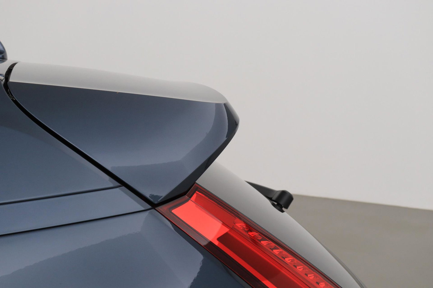 Volvo EX40 Single Motor Extended Range Plus | 82 kWh | ACC | Warmtepomp | Harman/Kardon | Camera | Stoel+Stuurverwarming | 19 Inch