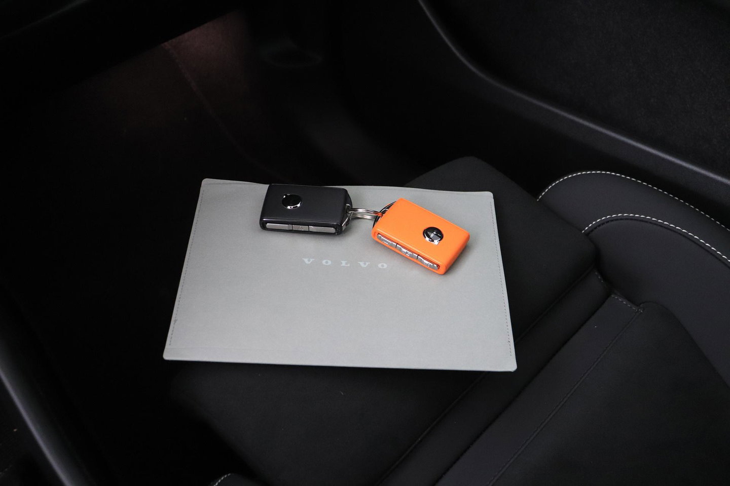 Volvo EX40 Single Motor Extended Range Plus | 82 kWh | ACC | Warmtepomp | Harman/Kardon | Camera | Stoel+Stuurverwarming | 19 Inch