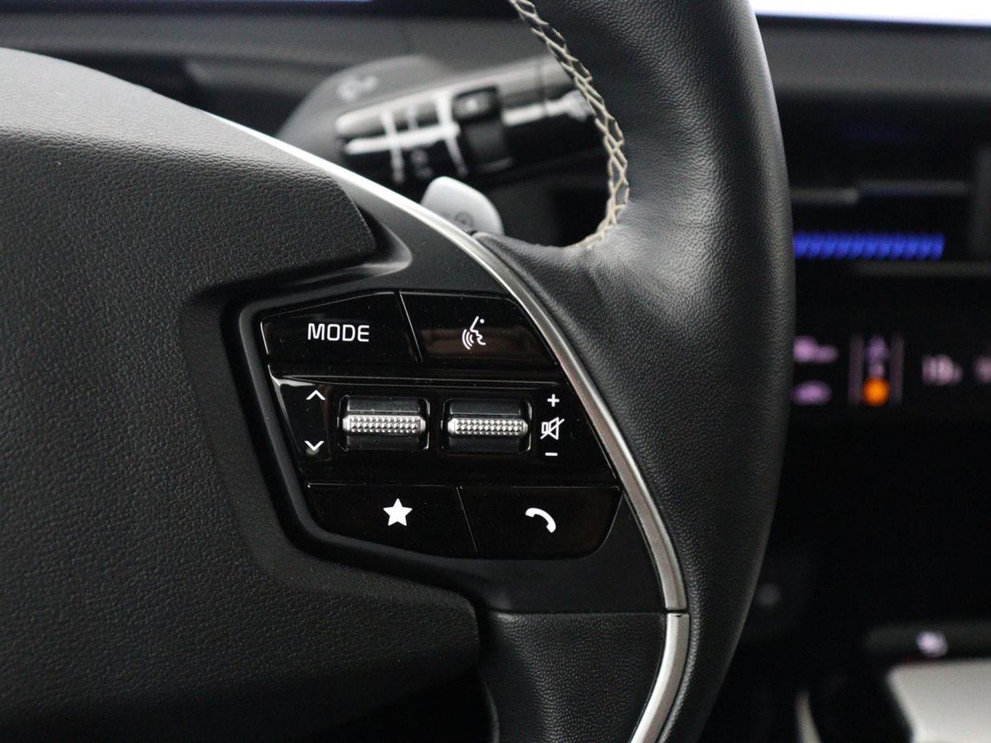 Kia EV6 GT-Line 77.4 kWh | SOH 95,1% | Panoramadak | Memory | Stuur/stoel verwarming | Stoel ventilatie| Meridian sound | Adaptive cruise | Head-up | Carplay | Sfeerverlichting | 360 camera | Park assist
