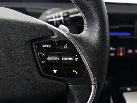 Kia EV6 GT-Line 77.4 kWh | SOH 95,1% | Panoramadak | Memory | Stuur/stoel verwarming | Stoel ventilatie| Meridian sound | Adaptive cruise | Head-up | Carplay | Sfeerverlichting | 360 camera | Park assist
