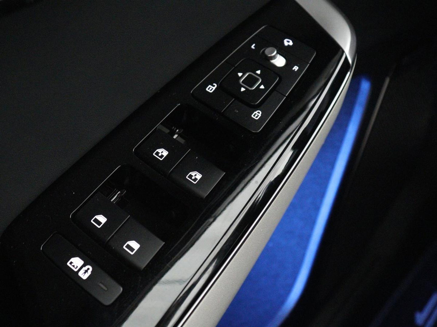 Kia EV6 GT-Line 77.4 kWh | SOH 95,1% | Panoramadak | Memory | Stuur/stoel verwarming | Stoel ventilatie| Meridian sound | Adaptive cruise | Head-up | Carplay | Sfeerverlichting | 360 camera | Park assist