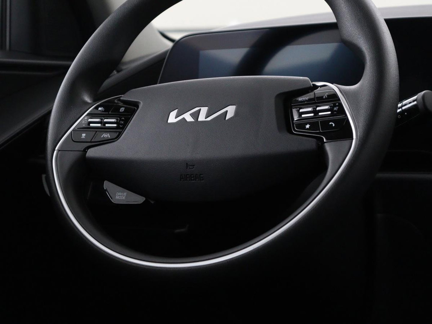 Kia Niro EV Light Edition 64.8 kWh | SOH 98,0% | Adaptive cruise | Lane assist | Carplay | Climate control | Virtueel dashboard | Camera | Park assist | Trekhaak