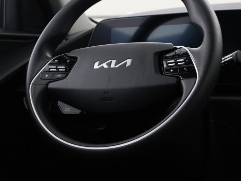 Kia Niro EV Light Edition 64.8 kWh | SOH 98,0% | Adaptive cruise | Lane assist | Carplay | Climate control | Virtueel dashboard | Camera | Park assist | Trekhaak