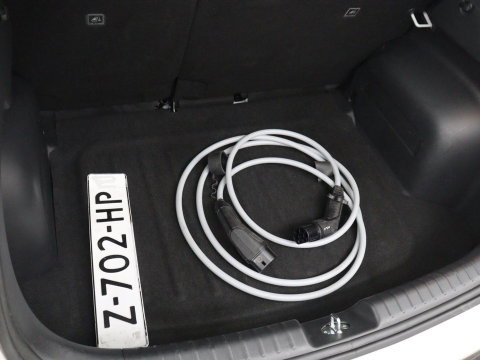 Kia Niro EV Light Edition 64.8 kWh | SOH 98,0% | Adaptive cruise | Lane assist | Carplay | Climate control | Virtueel dashboard | Camera | Park assist | Trekhaak