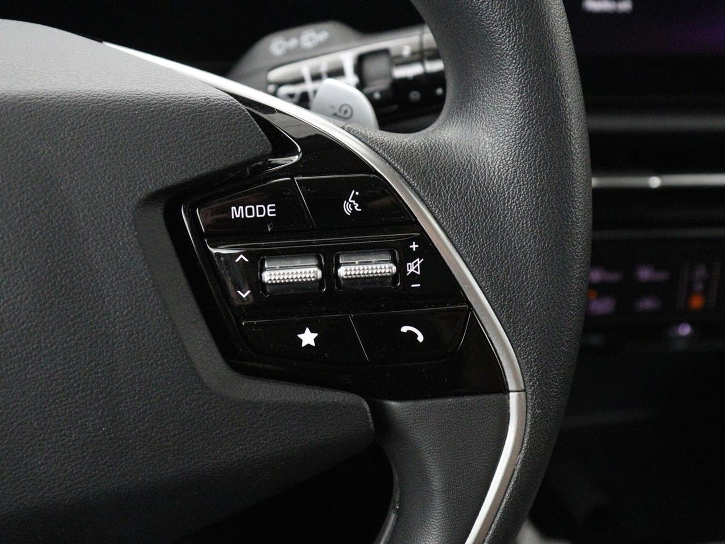 Kia Niro EV Light Edition 64.8 kWh | SOH 98,0% | Adaptive cruise | Lane assist | Carplay | Climate control | Virtueel dashboard | Camera | Park assist | Trekhaak