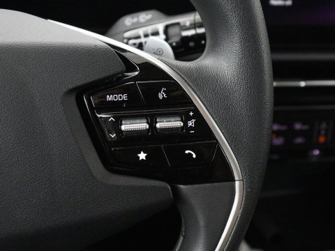 Kia Niro EV Light Edition 64.8 kWh | SOH 98,0% | Adaptive cruise | Lane assist | Carplay | Climate control | Virtueel dashboard | Camera | Park assist | Trekhaak