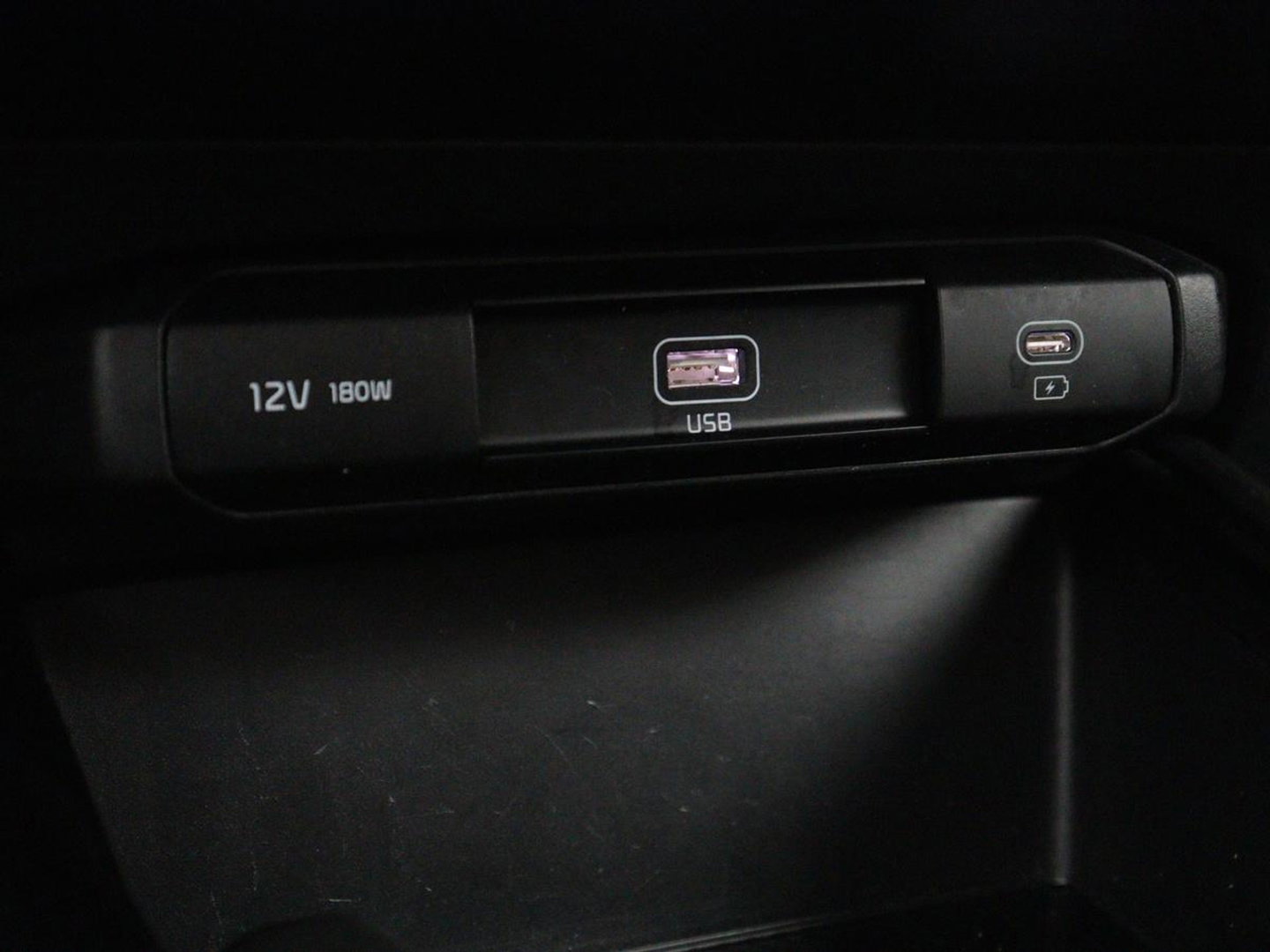 Kia Niro EV Light Edition 64.8 kWh | SOH 98,0% | Adaptive cruise | Lane assist | Carplay | Climate control | Virtueel dashboard | Camera | Park assist | Trekhaak
