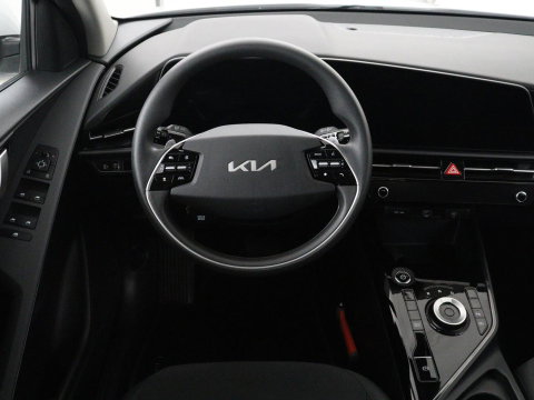 Kia Niro EV Light Edition 64.8 kWh | SOH 98,0% | Adaptive cruise | Lane assist | Carplay | Climate control | Virtueel dashboard | Camera | Park assist | Trekhaak