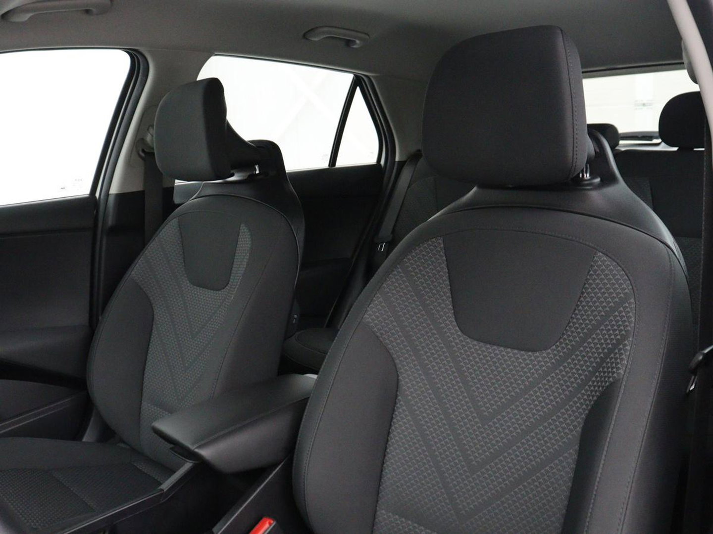 Kia Niro EV Light Edition 64.8 kWh | SOH 98,0% | Adaptive cruise | Lane assist | Carplay | Climate control | Virtueel dashboard | Camera | Park assist | Trekhaak