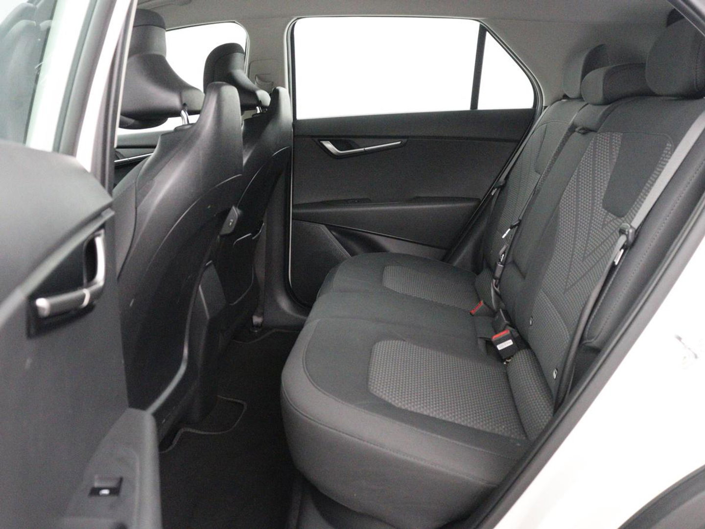 Kia Niro EV Light Edition 64.8 kWh | SOH 98,0% | Adaptive cruise | Lane assist | Carplay | Climate control | Virtueel dashboard | Camera | Park assist | Trekhaak