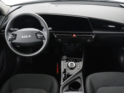 Kia Niro EV Light Edition 64.8 kWh | SOH 98,0% | Adaptive cruise | Lane assist | Carplay | Climate control | Virtueel dashboard | Camera | Park assist | Trekhaak