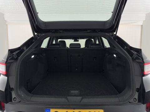 Volkswagen ID.5 Pro Business 77 kWh [3-Fase-11kW] {SoH-93%} (INCL.BTW) *HEAD-UP | LEATHER-FABRIC | FULL-LED | ADAPTIE-CRUISE |  DIGI-COCKPIT | HEATED-COMFORTSEATS | KEYLESS | DAB+ | AMBIENT-LIGHT | NAVI-FULLMAP | CAMERA | TOWBAR | 19''ALU*
