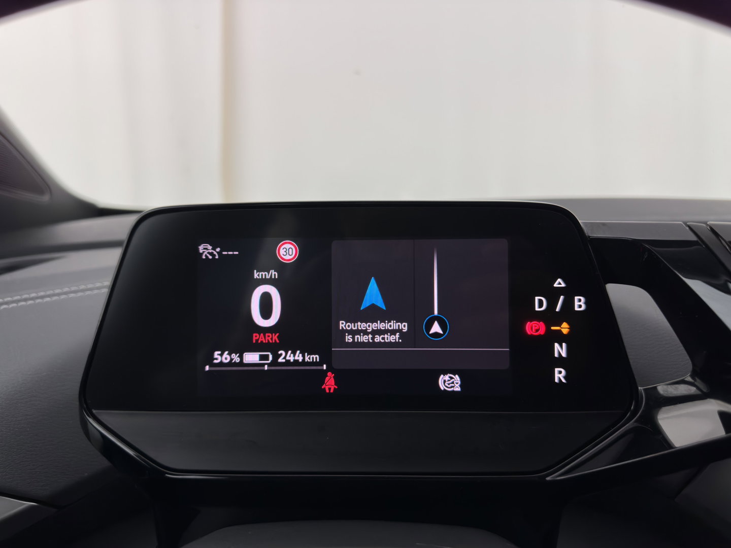 Volkswagen ID.5 Pro Business 77 kWh [3-Fase-11kW] {SoH-93%} (INCL.BTW) *HEAD-UP | LEATHER-FABRIC | FULL-LED | ADAPTIE-CRUISE |  DIGI-COCKPIT | HEATED-COMFORTSEATS | KEYLESS | DAB+ | AMBIENT-LIGHT | NAVI-FULLMAP | CAMERA | TOWBAR | 19''ALU*