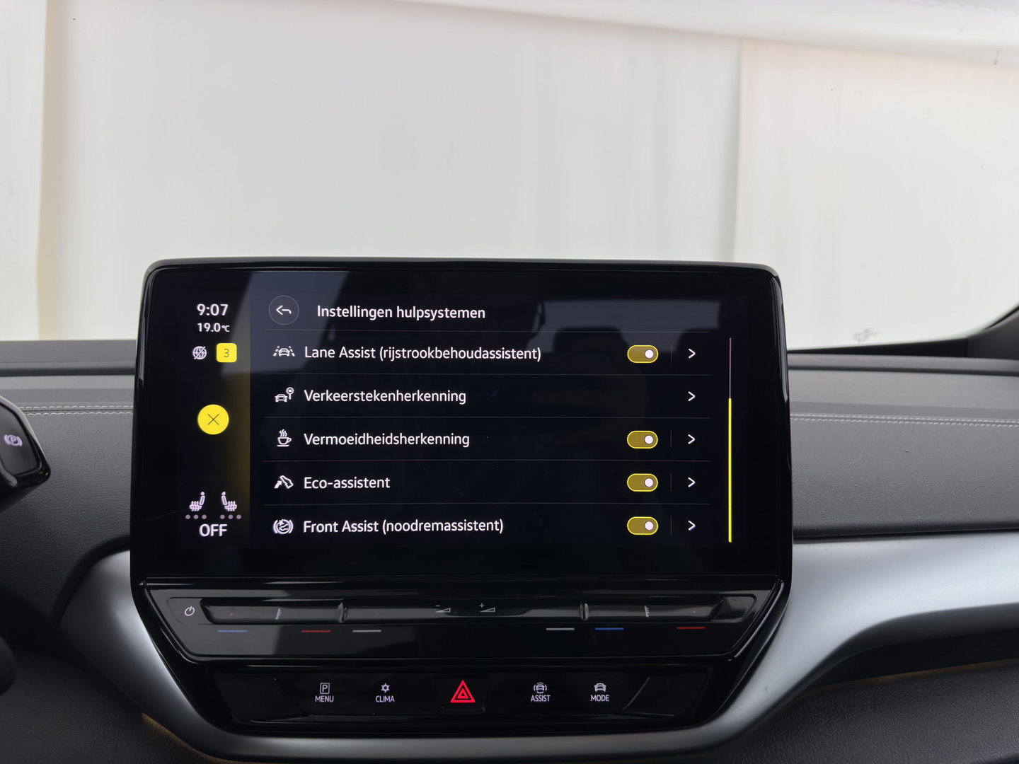 Volkswagen ID.5 Pro Business 77 kWh [3-Fase-11kW] {SoH-93%} (INCL.BTW) *HEAD-UP | LEATHER-FABRIC | FULL-LED | ADAPTIE-CRUISE |  DIGI-COCKPIT | HEATED-COMFORTSEATS | KEYLESS | DAB+ | AMBIENT-LIGHT | NAVI-FULLMAP | CAMERA | TOWBAR | 19''ALU*
