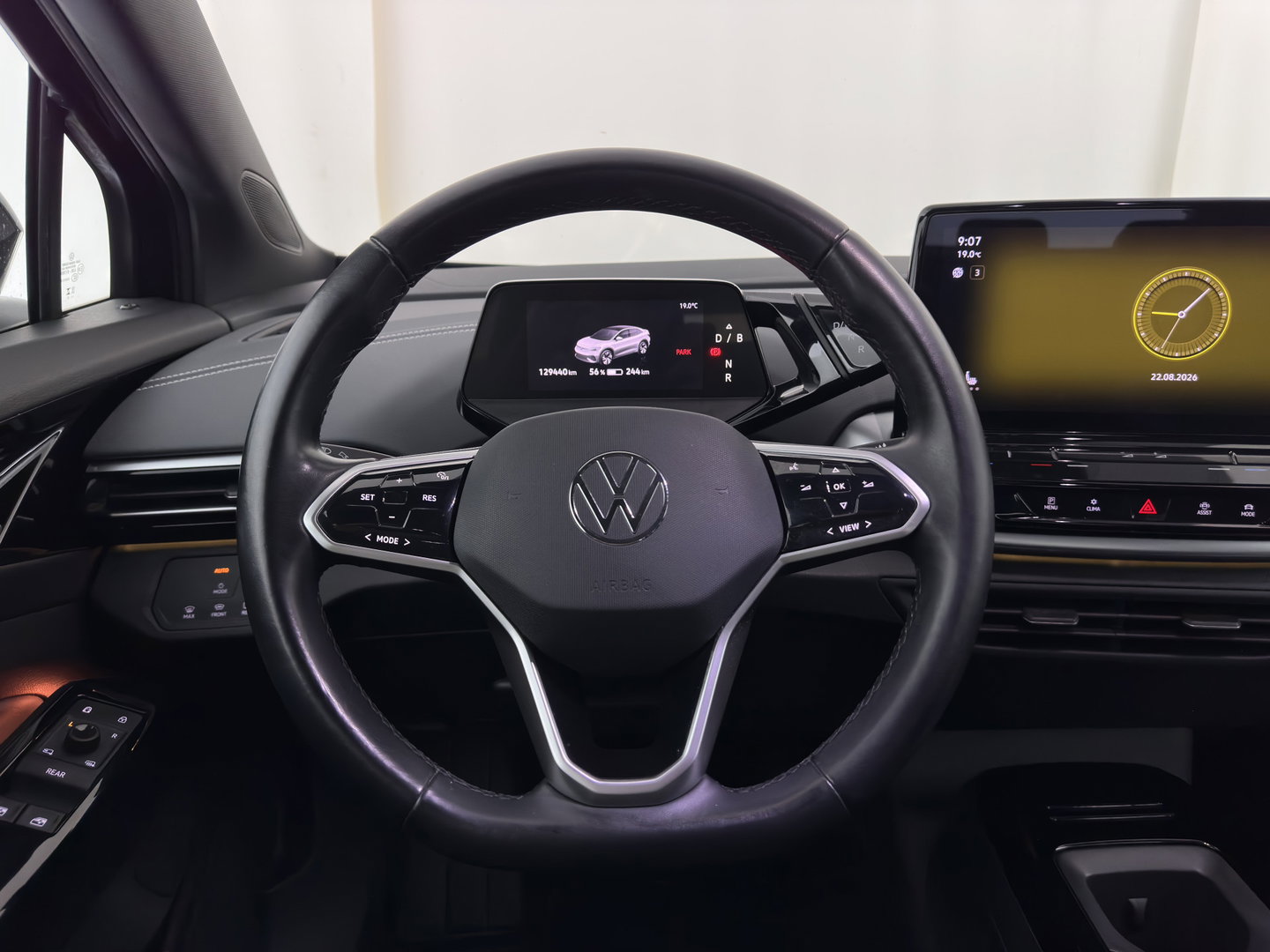 Volkswagen ID.5 Pro Business 77 kWh [3-Fase-11kW] {SoH-93%} (INCL.BTW) *HEAD-UP | LEATHER-FABRIC | FULL-LED | ADAPTIE-CRUISE |  DIGI-COCKPIT | HEATED-COMFORTSEATS | KEYLESS | DAB+ | AMBIENT-LIGHT | NAVI-FULLMAP | CAMERA | TOWBAR | 19''ALU*