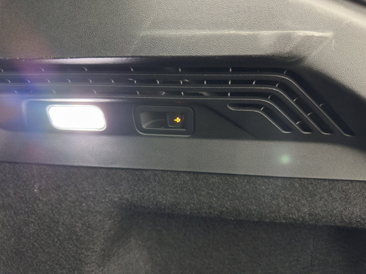 Volkswagen ID.5 Pro Business 77 kWh [3-Fase-11kW] {SoH-93%} (INCL.BTW) *HEAD-UP | LEATHER-FABRIC | FULL-LED | ADAPTIE-CRUISE |  DIGI-COCKPIT | HEATED-COMFORTSEATS | KEYLESS | DAB+ | AMBIENT-LIGHT | NAVI-FULLMAP | CAMERA | TOWBAR | 19''ALU*