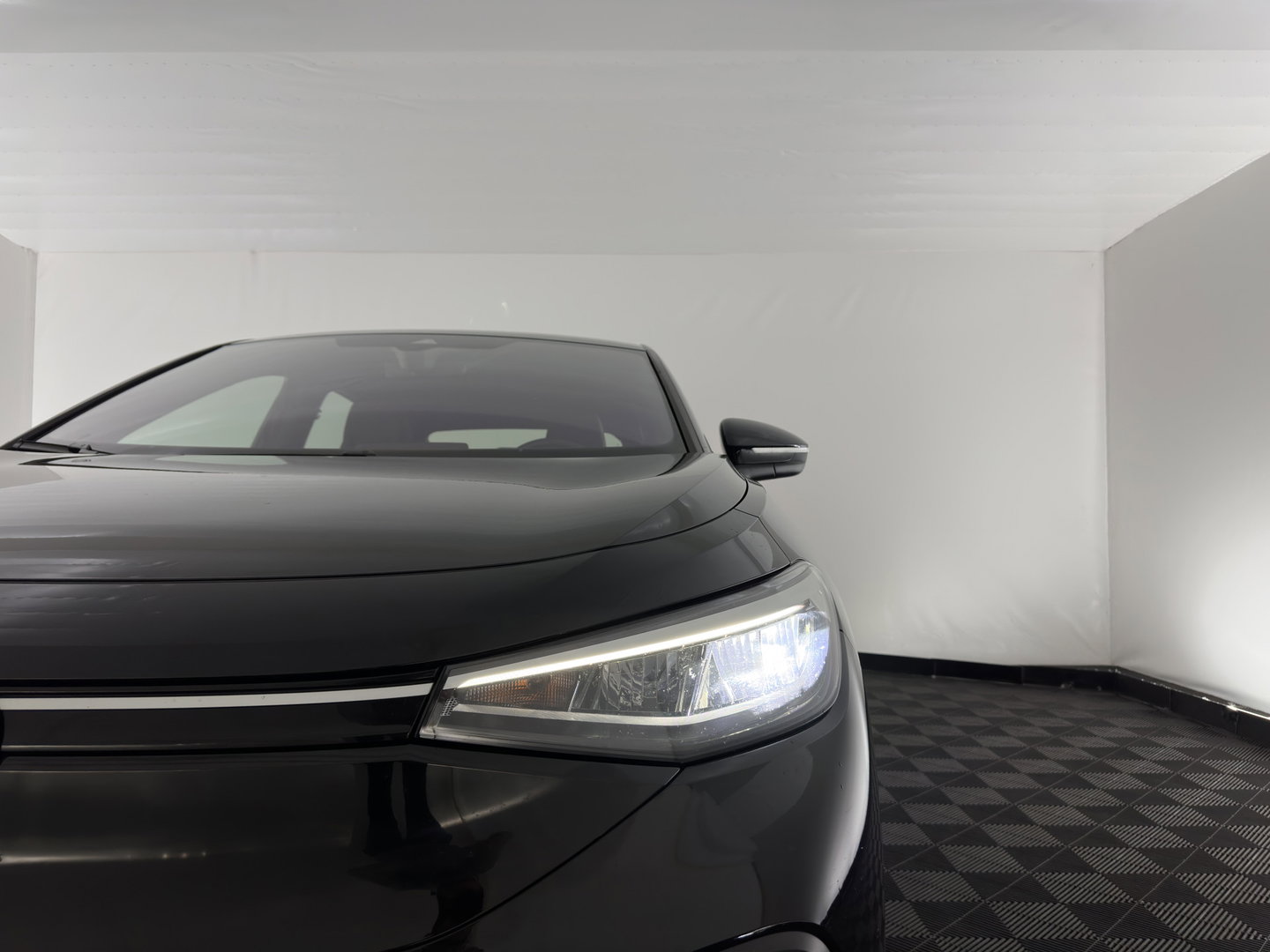 Volkswagen ID.5 Pro Business 77 kWh [3-Fase-11kW] {SoH-93%} (INCL.BTW) *HEAD-UP | LEATHER-FABRIC | FULL-LED | ADAPTIE-CRUISE |  DIGI-COCKPIT | HEATED-COMFORTSEATS | KEYLESS | DAB+ | AMBIENT-LIGHT | NAVI-FULLMAP | CAMERA | TOWBAR | 19''ALU*