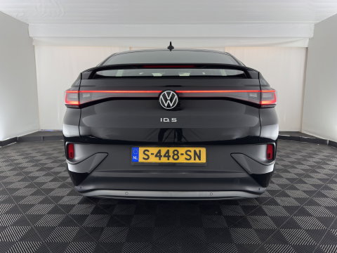 Volkswagen ID.5 Pro Business 77 kWh [3-Fase-11kW] {SoH-93%} (INCL.BTW) *HEAD-UP | LEATHER-FABRIC | FULL-LED | ADAPTIE-CRUISE |  DIGI-COCKPIT | HEATED-COMFORTSEATS | KEYLESS | DAB+ | AMBIENT-LIGHT | NAVI-FULLMAP | CAMERA | TOWBAR | 19''ALU*