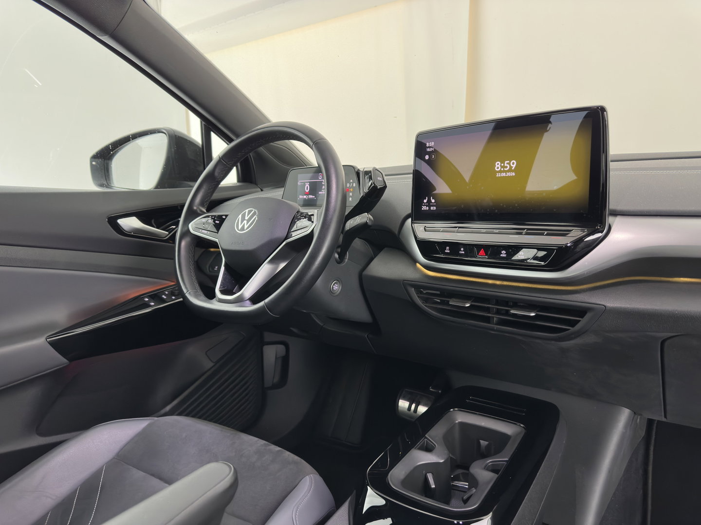 Volkswagen ID.5 Pro Business 77 kWh [3-Fase-11kW] {SoH-93%} (INCL.BTW) *HEAD-UP | LEATHER-FABRIC | FULL-LED | ADAPTIE-CRUISE |  DIGI-COCKPIT | HEATED-COMFORTSEATS | KEYLESS | DAB+ | AMBIENT-LIGHT | NAVI-FULLMAP | CAMERA | TOWBAR | 19''ALU*