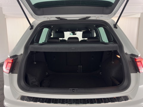 Volkswagen Tiguan 2.0 TDI 4Motion (INCL.BTW) Aut. *LEATHER-FABRIC | FLL-LED | DIGI-COCKPIT | ADAPTIVE-CRUISE | CAMERA | NAVI-FULLMAP | HEATED-SPORTSEATS | BLIND-SPOT | PRIVACY-GLASS | TOWBAR | 19''ALU*