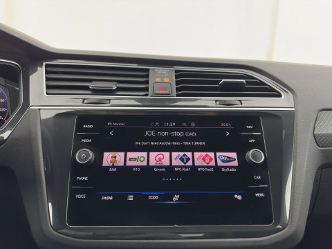 Volkswagen Tiguan 2.0 TDI 4Motion (INCL.BTW) Aut. *LEATHER-FABRIC | FLL-LED | DIGI-COCKPIT | ADAPTIVE-CRUISE | CAMERA | NAVI-FULLMAP | HEATED-SPORTSEATS | BLIND-SPOT | PRIVACY-GLASS | TOWBAR | 19''ALU*