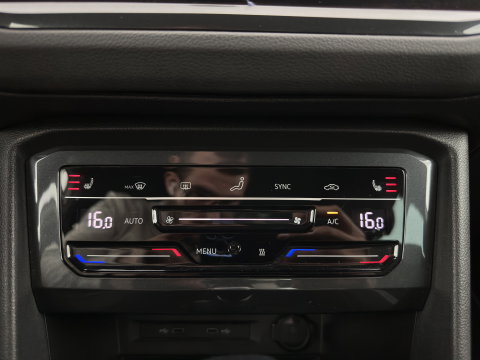 Volkswagen Tiguan 2.0 TDI 4Motion (INCL.BTW) Aut. *LEATHER-FABRIC | FLL-LED | DIGI-COCKPIT | ADAPTIVE-CRUISE | CAMERA | NAVI-FULLMAP | HEATED-SPORTSEATS | BLIND-SPOT | PRIVACY-GLASS | TOWBAR | 19''ALU*