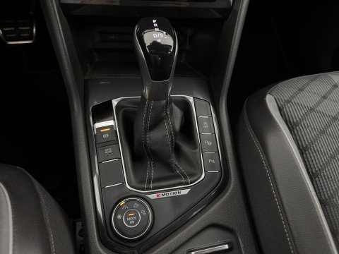 Volkswagen Tiguan 2.0 TDI 4Motion (INCL.BTW) Aut. *LEATHER-FABRIC | FLL-LED | DIGI-COCKPIT | ADAPTIVE-CRUISE | CAMERA | NAVI-FULLMAP | HEATED-SPORTSEATS | BLIND-SPOT | PRIVACY-GLASS | TOWBAR | 19''ALU*